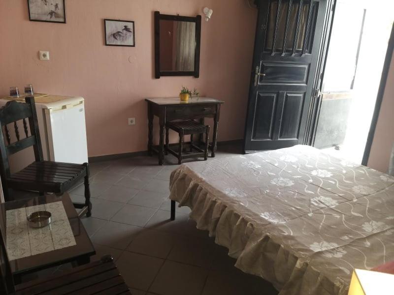 Hotel Koralli Kamari  Luaran gambar